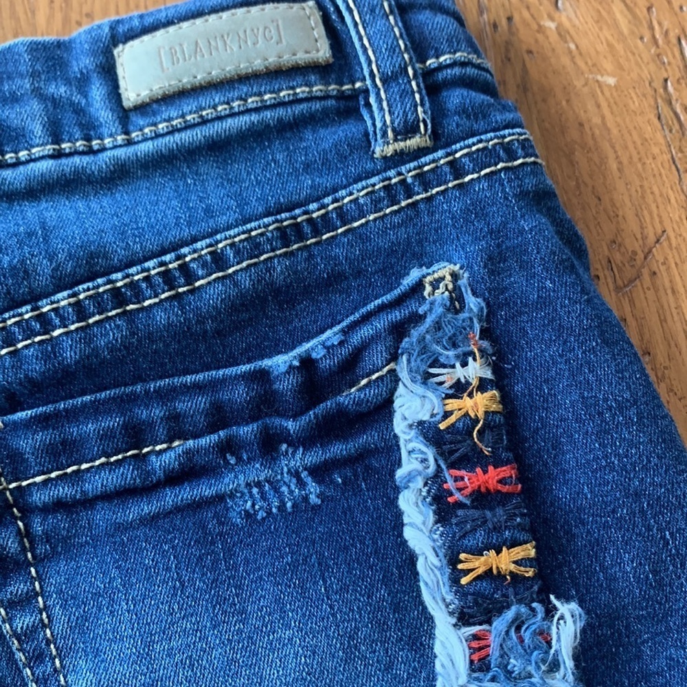 Blank NYC The Mini Barrow High-rise Shorts Girls Cut-off Jean Embroidery Size 12 - Picture 3 of 10